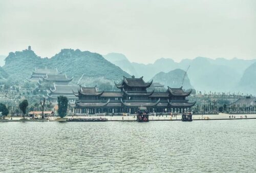Bến thuyền chùa Tam Chúc